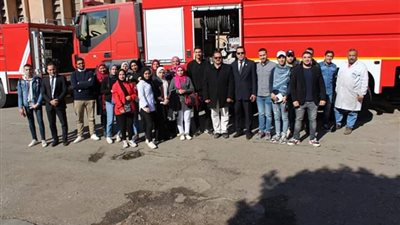 طلاب جامعة عين شمس في زيارة لمصنع 