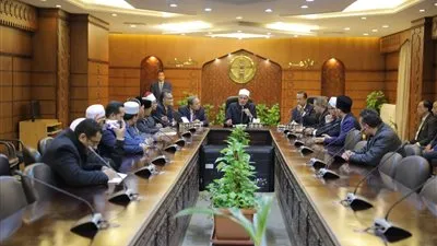 رئيس وزراء ولاية تيرينجانو الماليزية يشيد بدور الأزهر