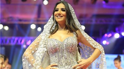 مرصع بالألماس الحر وتكلفته 15 مليون دولار.. فستان مي عمر يتصدر تريند جوجل اليوم 