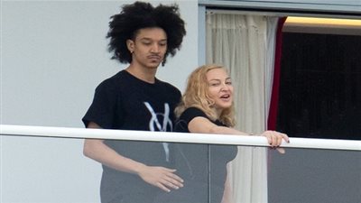 مادونا تخطط للزواج من صديقها المراهق الذي يصغرها بـ 36 عامًا.. وهذا رد فعل طليقها!