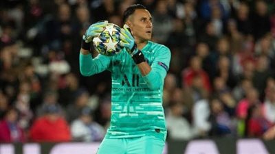 كيلور نافاس يبكي