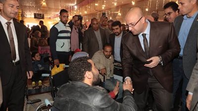 محافظ بني سويف يسلم 51 جهازًا تعويضيًا لذوي القدرات (صور)