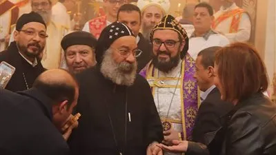 أسقف كنائس وسط البلد يشارك احتفالات عيد الميلاد بكنيسة السريان الأرثوذكس