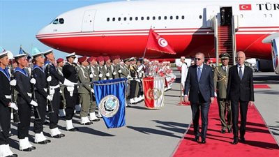 أردوغان يناقش الوضع في ليبيا أثناء زيارته لتونس