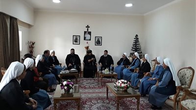 الأنبا اريلايون أسقف البحر الأحمر يهنئ وكيل مطرانية الأقباط الكاسوليك بعيد الميلاد (صور)