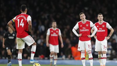 مجزرة في آرسنال.. الاستغناء عن 5 لاعبين من ضمنهم نجم الجانرز