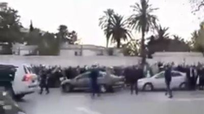 شاهد.. طرد السفير الفرنسي من جنازة  رئيس الأركان الجزائري الراحل