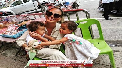 كريستي تيجن وجون ليجيند يحتفلان بالكريسماس في كاليفورنيا