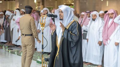 شاهد.. صلاة الكسوف بالمسجد الحرام