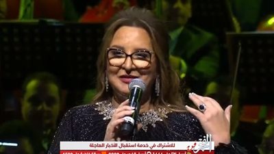 بعد غياب طويل.. عزيزة جلال توجه رسالة للشباب (فيديو)