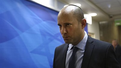وزير الدفاع الإسرائيلى يصادر أموال 