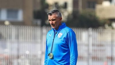 كارتيرون يعقد جلسة مع لاعبي الزمالك قبل التدريبات الجماعية 