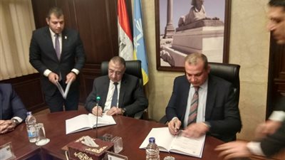 محافظ الإسكندرية ومدير 