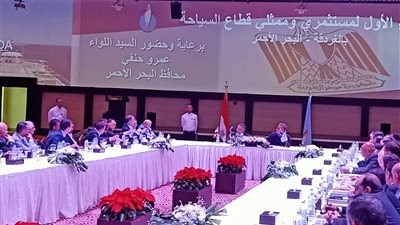بدء أول لقاء لوزير السياحة والآثار بمستثمرى البحر الأحمر (صور)