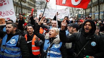 إندلاع مشاجرات بباريس على هامش مسيرات 