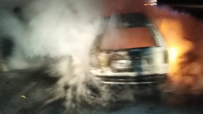 السيطرة على حريق سيارة بالنوبارية (صور)