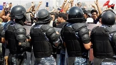 الاحتجاجات العراقية.. مقتل شرطي وإصابة متظاهرين في كربلاء  