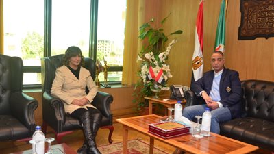 وزيرة الهجرة تطلق 