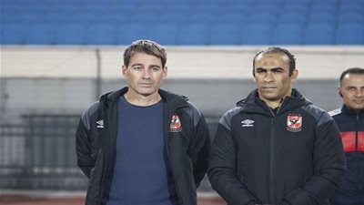 جلسة ومحاضرة لرينيه فايلر في تدريب الأهلي