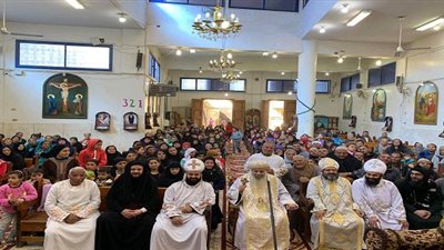 الأنبا أغاثون يترأس القداس الإلهي بكنيسة العذراء بالمنيا