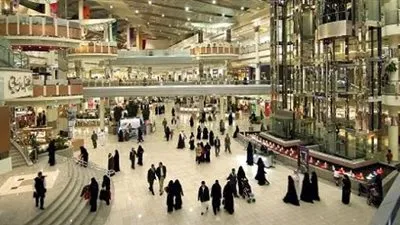 السعودية تسمح للمحلات التجارية بالعمل 24 ساعة بدءاً من الأربعاء المقبل
