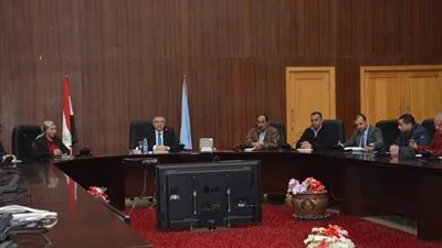 محافظ البحر الأحمر يجتمع مع أصحاب المراكب ومراكز الغوص (صور)