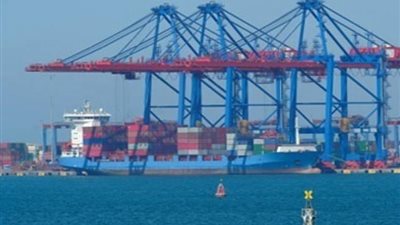 تداول 629 شاحنة و31 سيارة بموانئ البحر الأحمر