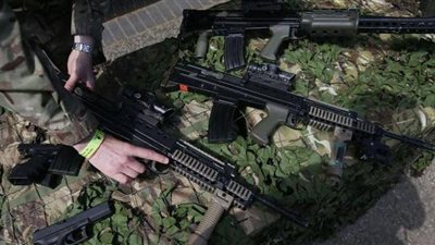 سرقة أسلحة من قواعد تابعة للجيش البريطاني