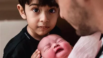 آيوش شارما وأربيتا خان يشاركان المتابعين الصورة الأولى لطفلتهم 