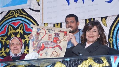 وزيرة الهجرة لأهالي الفيوم: لن نترك أبناءنا لتجار البشر (فيديو وصور)