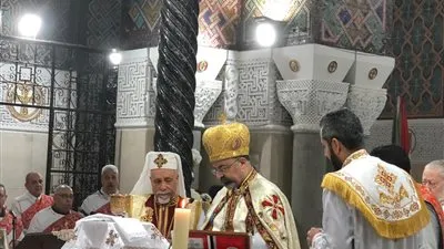 بطريرك الأقباط الكاثوليك يترأس صلاة القداس الإلهي لوداع رفات القديسة تريزا (صور)