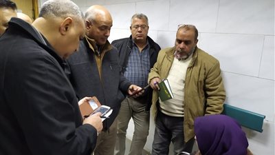 وكيل صحة الغربية يفاجىء مستشفى كفرالزيات العام (صور)