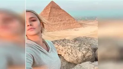 خبير أثري عن واقعة تسلق فتاة الهرم: 