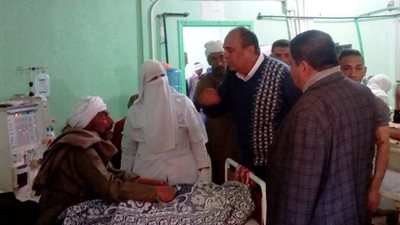 إضراب مرضى الغسيل الكلوى اعتراضًا على ندب ممرضات مستشفى إهناسيا ببني سويف (صور)