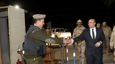 محافظ بني سويف يتفقد الاستعدادات الأمنية بمحيط الكنائس (صور)