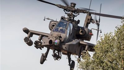 مروحيات الأباتشي الأمريكية تحلق في ضواحي بغداد الغربية