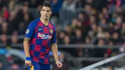 برشلونة يكشف عن خليفة مهاجمه لويس سواريز