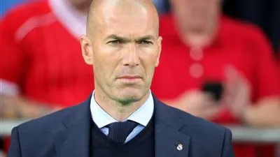 زيدان يفكر في الإطاحة ببعض نجوم ريال مدريد 