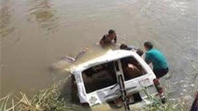 الإنقاذ النهري تبحث عن ضحايا انقلاب سيارة بترعة في قنا