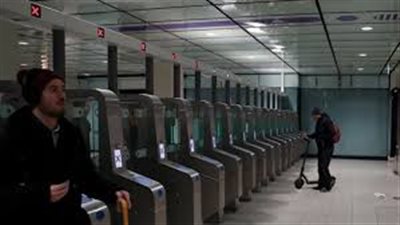 الشرطة الفرنسية تستخدم الغاز المسيل للدموع لتفريق المتظاهرين