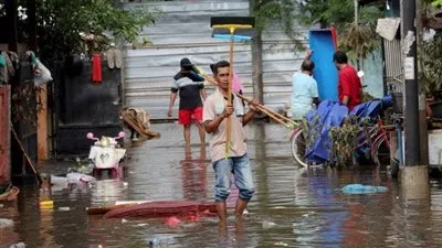 53 قتيلًا حصيلة ضحايا فيضانات إندونيسيا