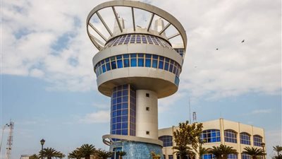 ميناء دمياط يستقبل ٨ سفن رغم النوة الجوية 