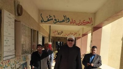 رئيس منطقة البحر الأحمر الأزهرية يتفقد سير امتحانات الفصل الدراسي الأول