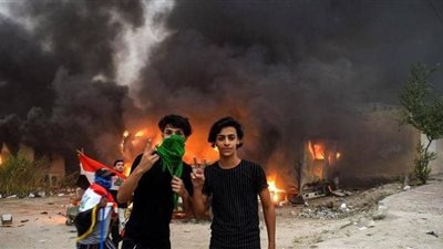 العراق: قتلى جراء اعتراض محتجين موكبا رمزيا لتشييع سليماني