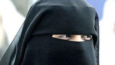 ضبط عامل يرتدي نقابًا هربًا من زوجته ببني سويف 