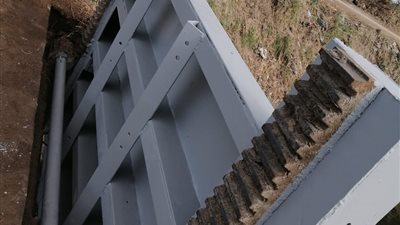 تواصل أعمال تجديد ورفع المخلفات من الترع والمصارف بالبحيرة (صور)