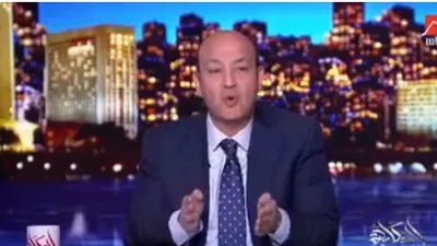 عمرو أديب يجري استطلاعا عن سبب التحرش.. والنتيجة صادمة