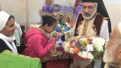 الأنبا باسيليوس يترأس القداس الإلهي بكنيسة مارجرجس بساقلته