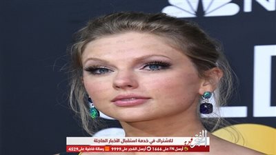 إطلالة زاهية لتايلور سويفت على  السجادة الحمراء بحفل جولدن جلوب
