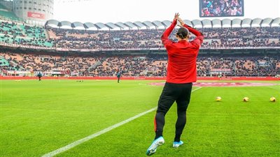 اللقطات الأولى لإبراهيموفيتش في ملعب سان سيرو قبل بداية مباراة سامبدوريا (فيديو)